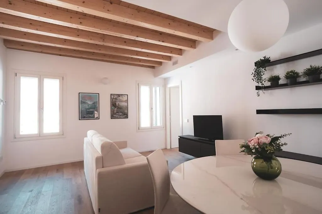 Modern Apartment Lungolago Di 科莫