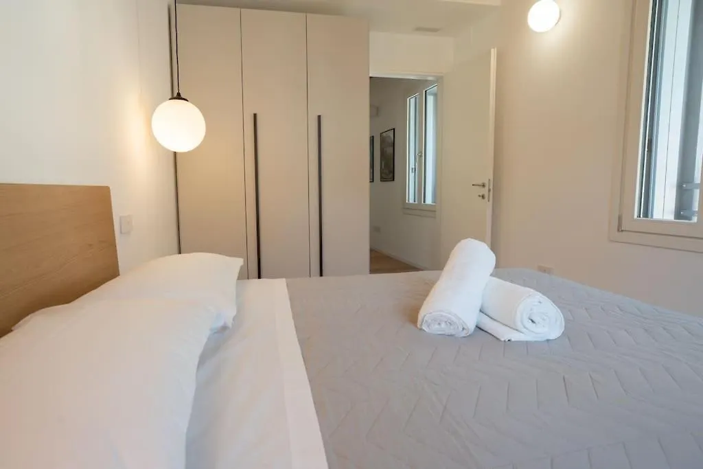Modern Apartment Lungolago Di 科莫