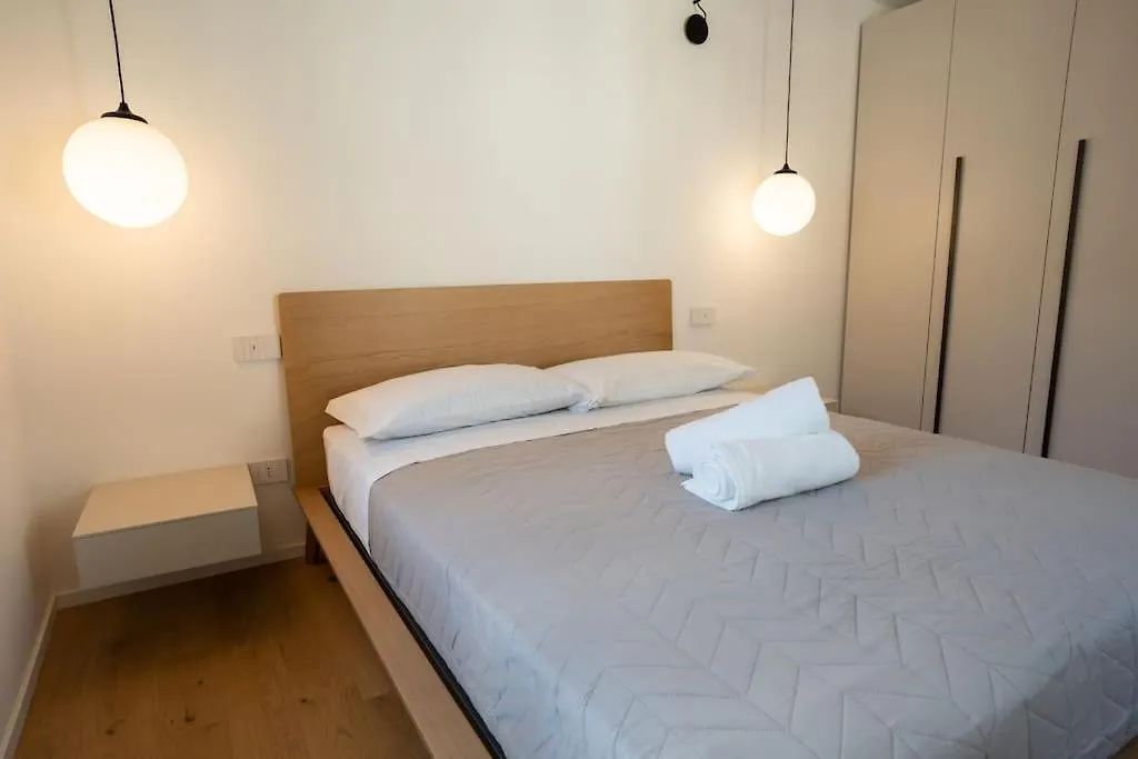 Modern Apartment Lungolago Di 科莫