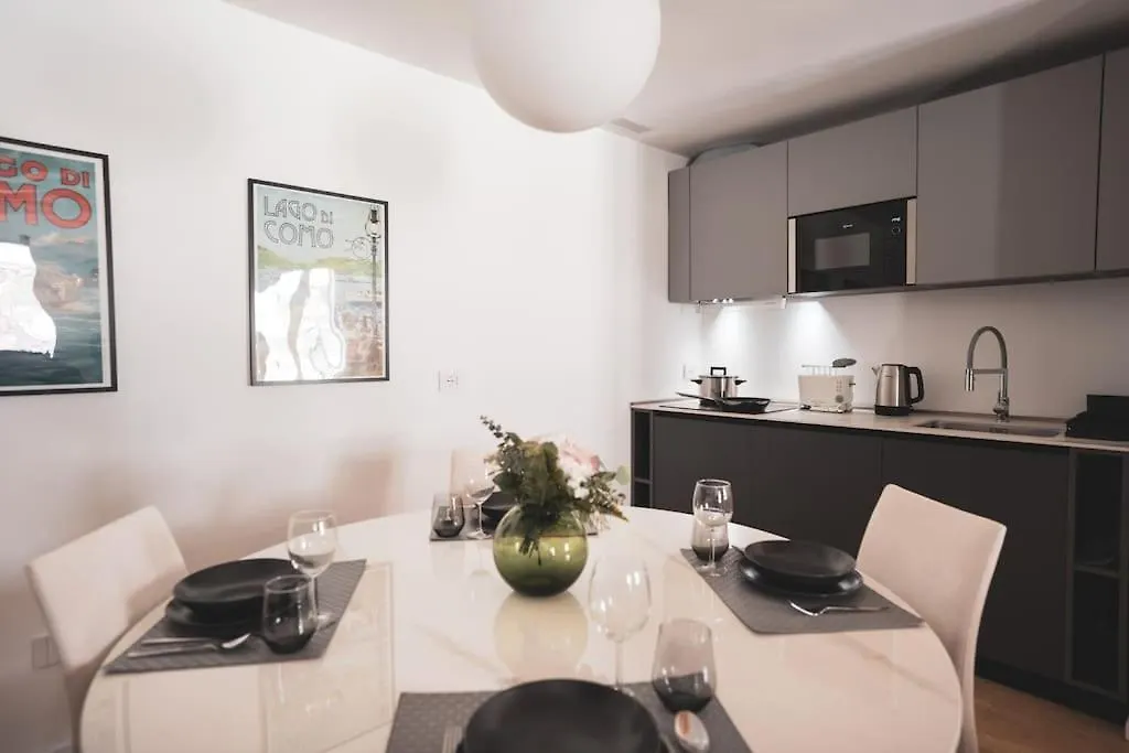 Modern Apartment Lungolago Di 科莫