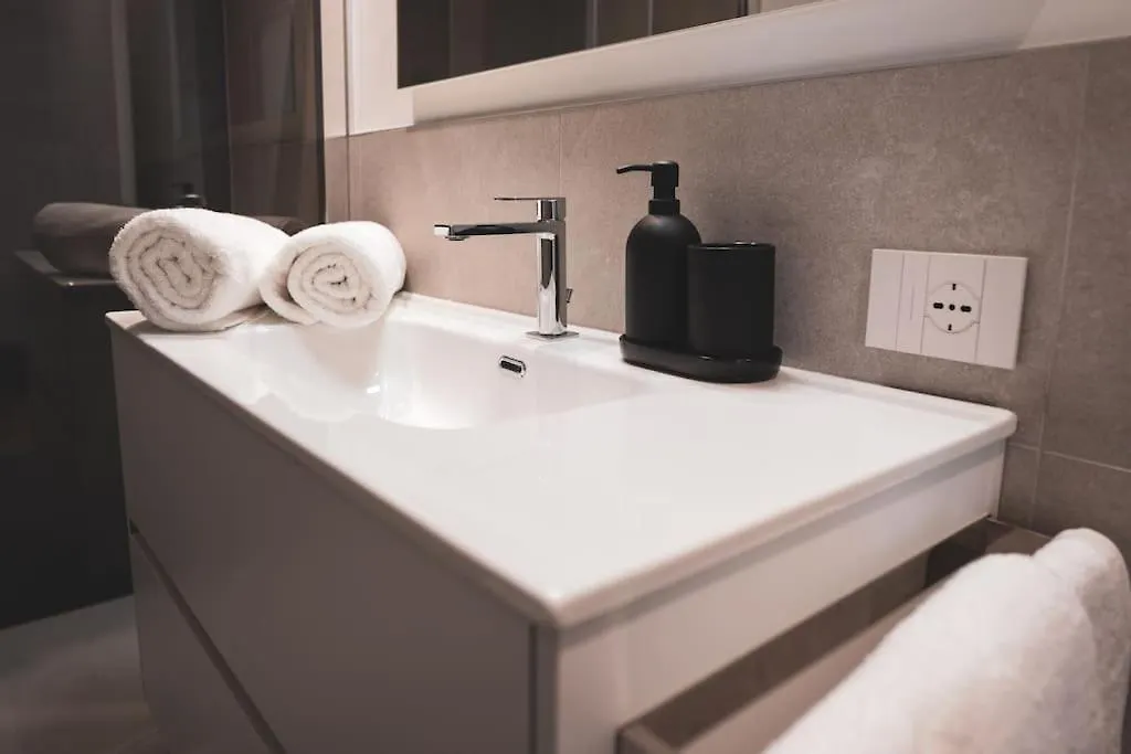 Modern Apartment Lungolago Di Como 0*,